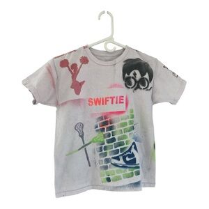 Girls Swiftie Graffiti Spray Paint Streetwear Tee Shirt L